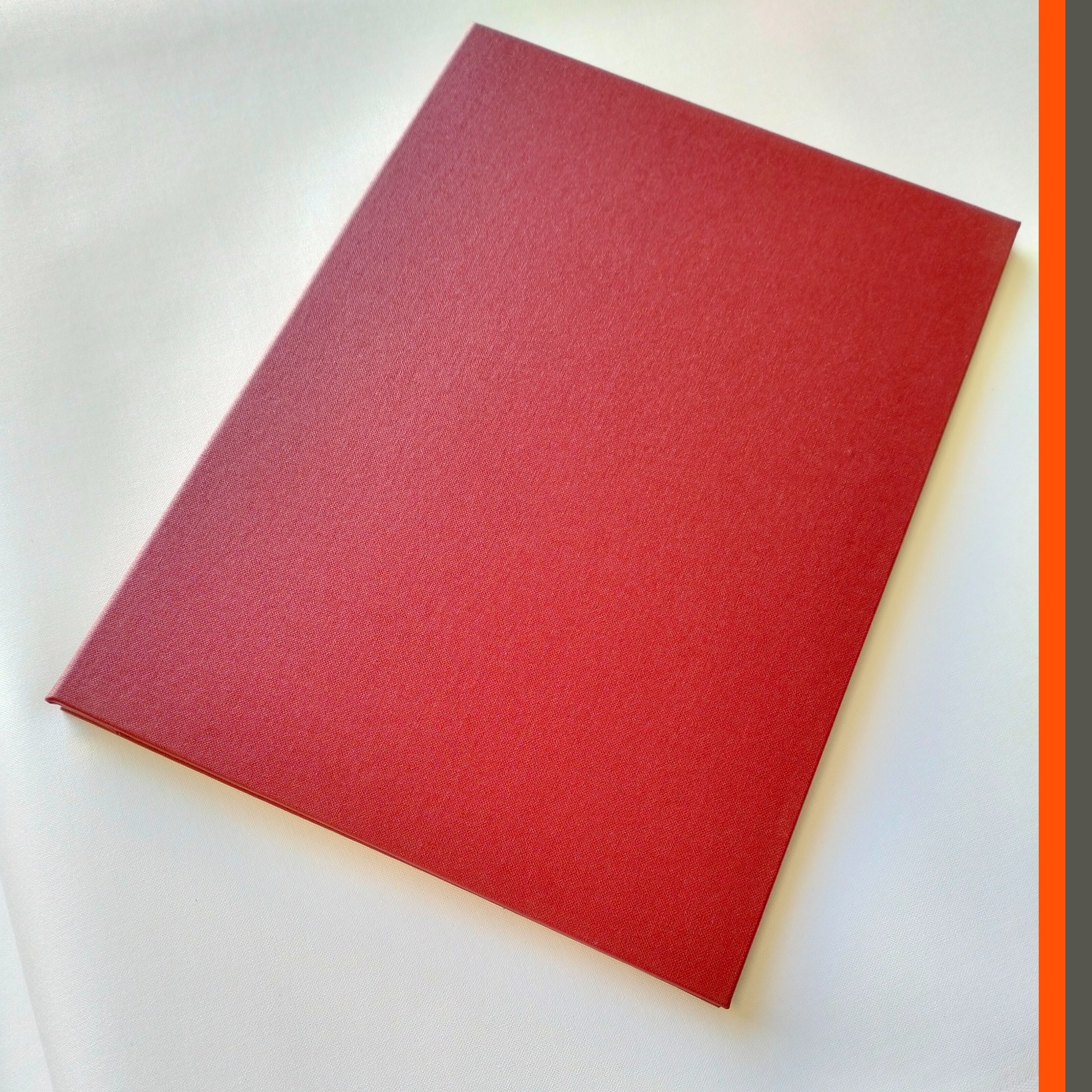 Screw Binding A4 Rouge Buckram MBAA - Image 3